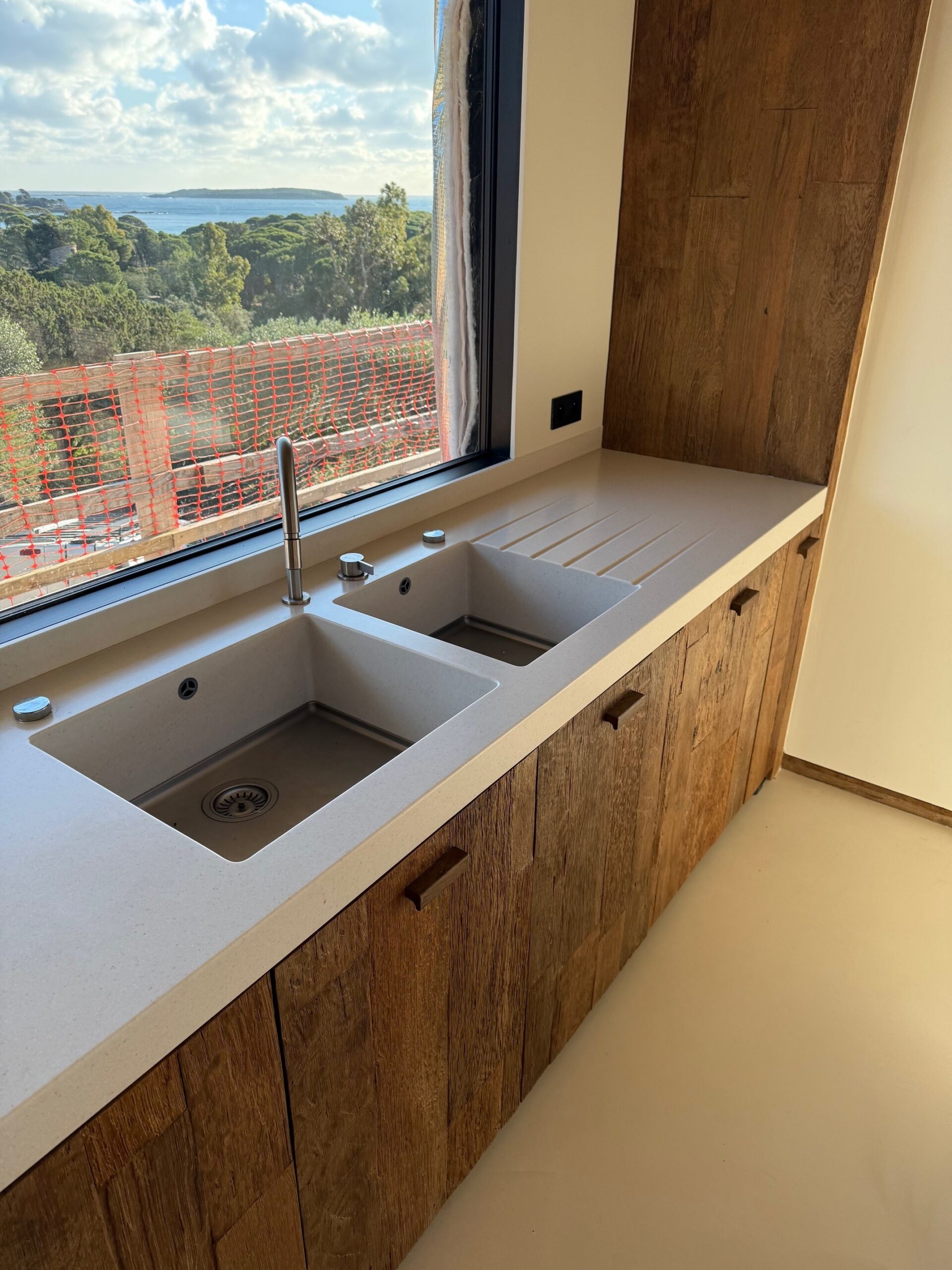 Plan de travail en Corian coloris Linen - Planistone, transformateurs